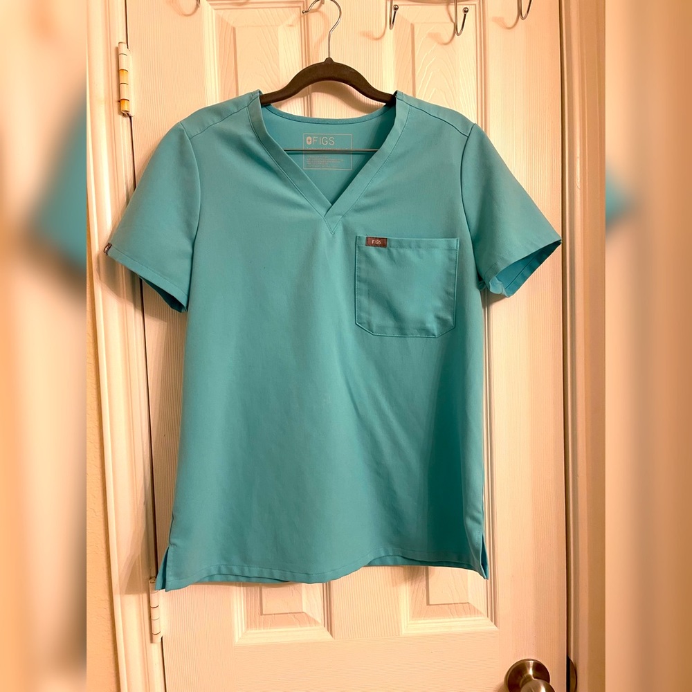 Figs Scrub set. Small one pocket teal top. Zamora style jogger in Petite small